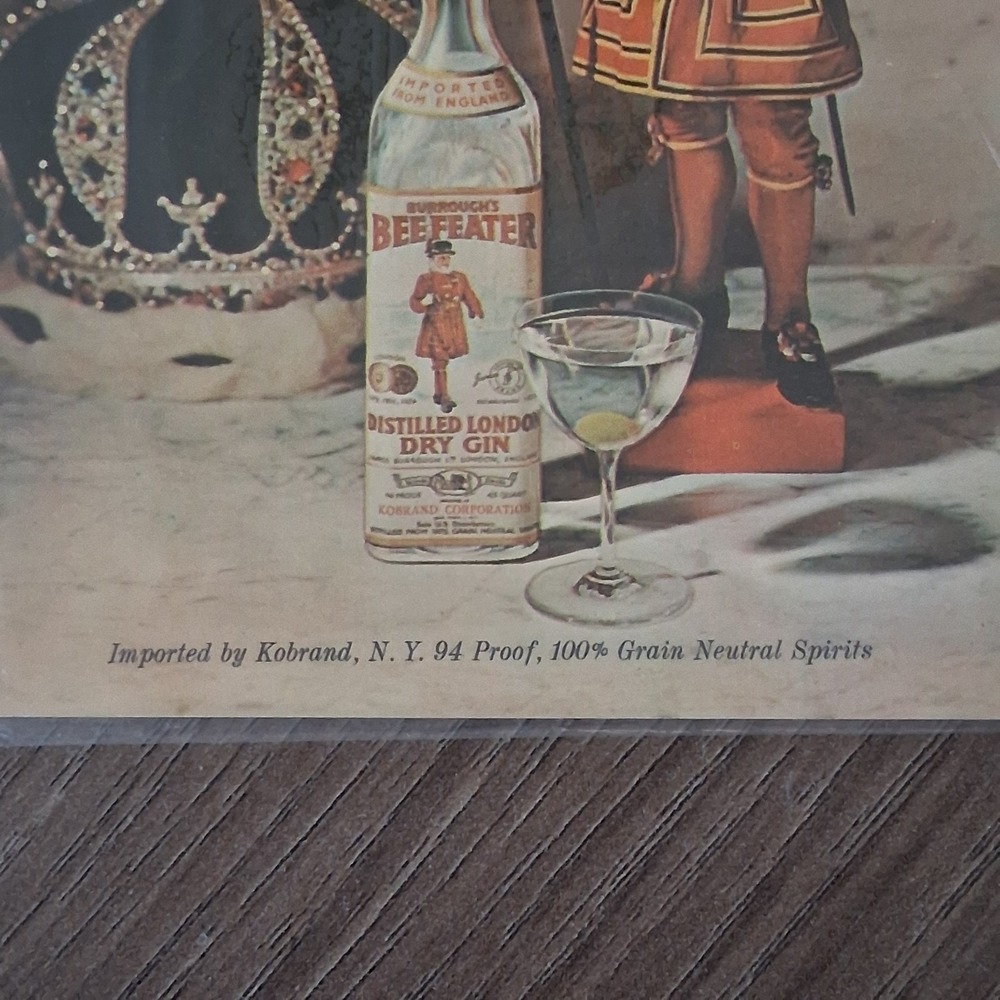 Vintage 50s Beefeater Gin Postcard Yeoman Warder Crown Martini Bar Advertising - Picture 2 of 5
